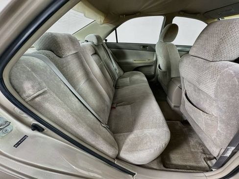 Used 2004 Toyota Camry LE FWD image 26