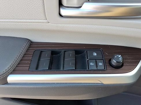 Used 2023 Toyota Sienna XLE FWD image 20