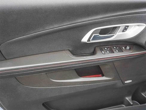 Used 2015 Chevrolet Equinox LT image 18