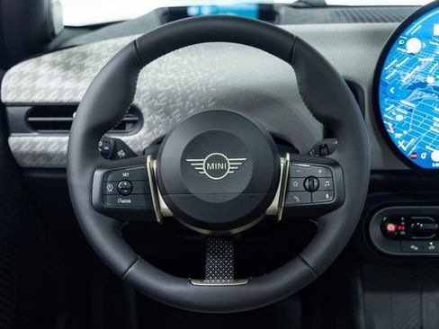 Used 2025 MINI Cooper 2-Door Hardtop image 16