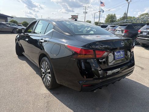 Used 2023 Nissan Altima 2.5 SV w/ SV Premium Package AWD/4WD image 5