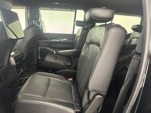 Used 2022 Jeep Wagoneer Series III w/ Convenience Group I AWD/4WD image 28