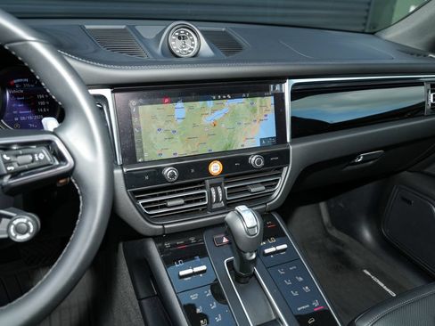 Certified 2026 Porsche Macan AWD/4WD image 27