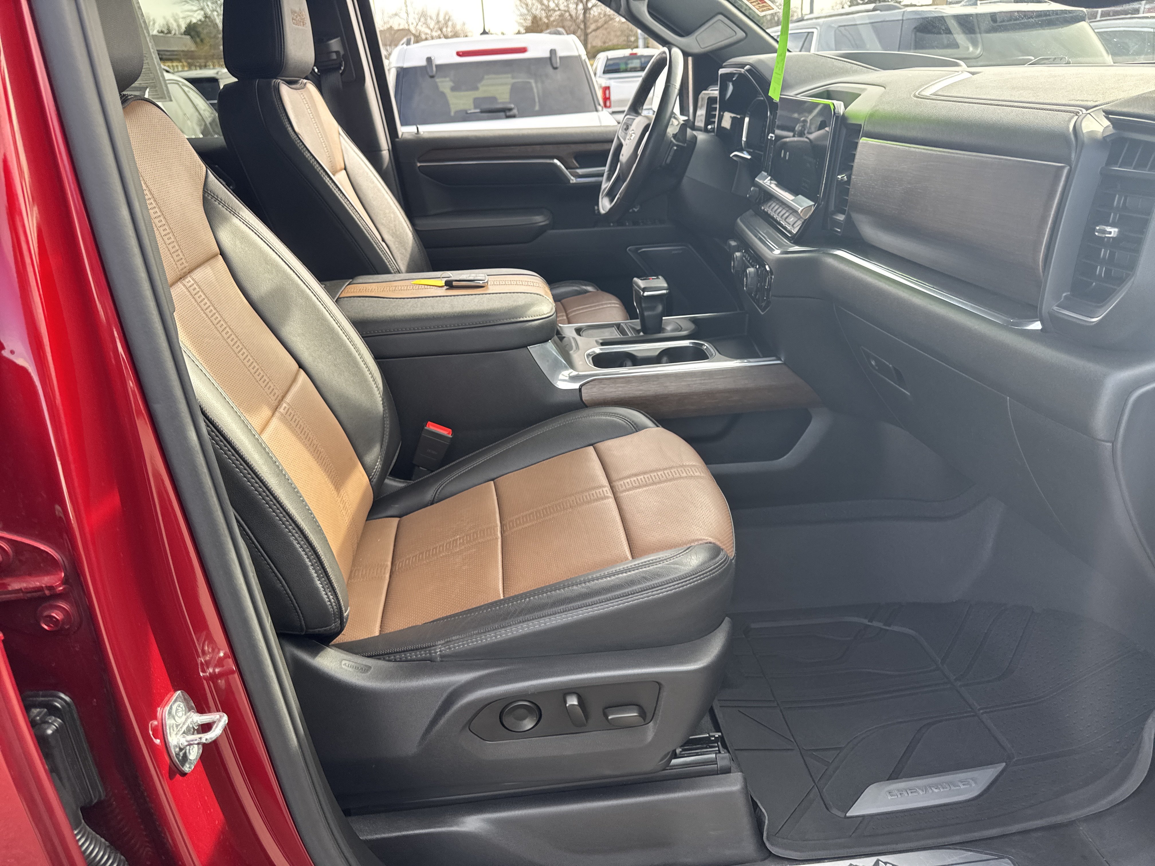 Used 2023 Chevrolet Silverado 1500 High Country AWD/4WD image 8
