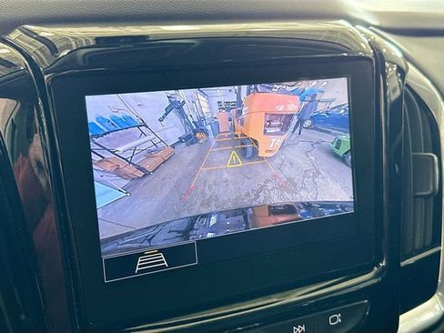 Used 2020 Chevrolet Traverse LT image 14