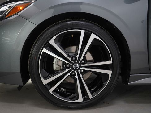 Used 2022 Nissan Sentra SR w/ SR Premium Package image 28