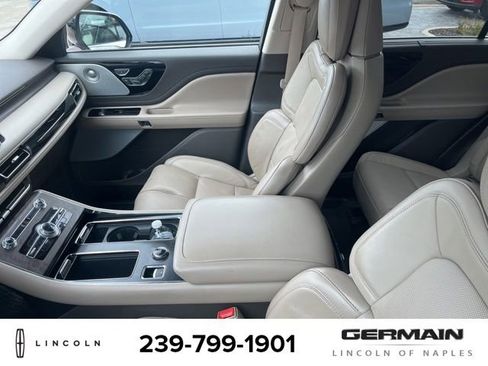 Used 2022 Lincoln Aviator Reserve AWD/4WD image 12