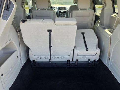 Used 2013 Chrysler Town & Country Touring-L w/ Driver Convenience Group FWD image 6