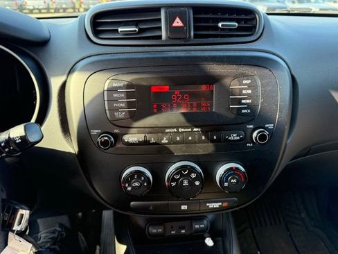 Used 2014 Kia Soul FWD image 3
