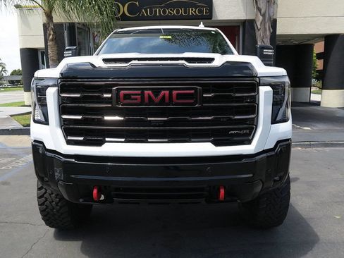 Used 2025 GMC Sierra 2500 AT4X AWD/4WD image 3