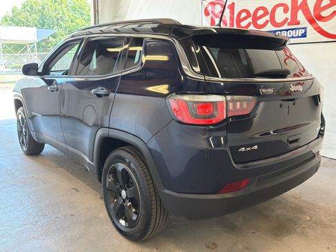 Used 2018 Jeep Compass Latitude w/ Safe & Security Group AWD/4WD image 10