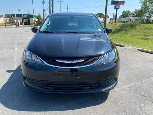 Used 2020 Chrysler Voyager LX FWD image 2