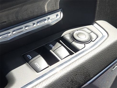 Used 2024 GMC Sierra 1500 Denali w/ Technology Package image 17