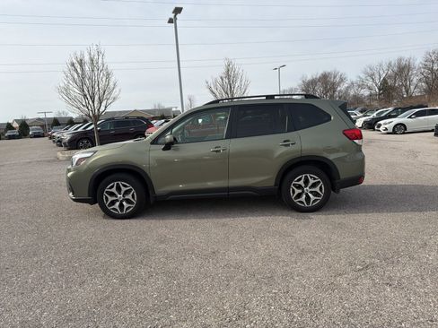 Used 2019 Subaru Forester Premium image 3