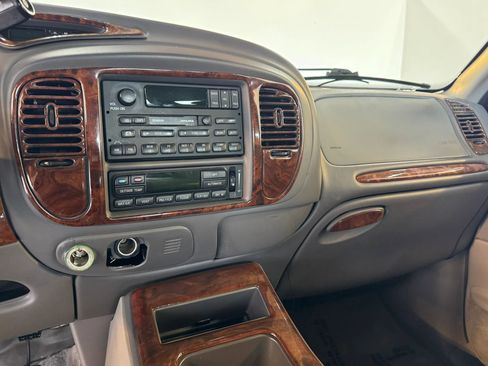 Used 2000 Lincoln Navigator 2WD image 15
