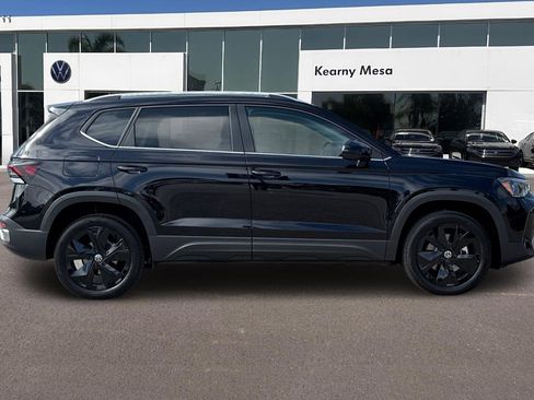 New 2025 Volkswagen Taos SE image 3