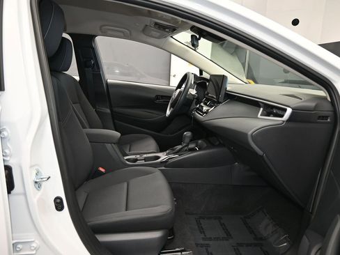 Used 2025 Toyota Corolla LE image 39