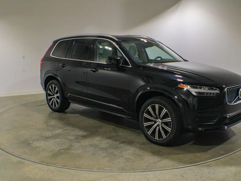 Used 2023 Volvo XC90 B5 Core w/ Climate Package AWD/4WD image 7