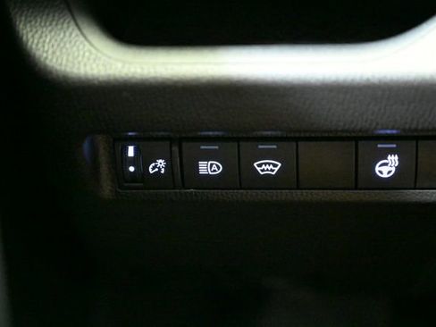 Used 2025 Toyota RAV4 XLE Premium image 39