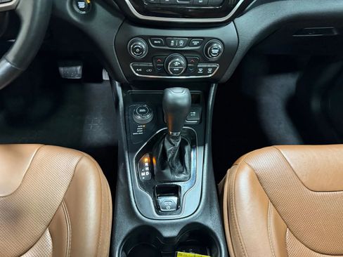 Used 2019 Jeep Cherokee Overland w/ Technology Group image 55