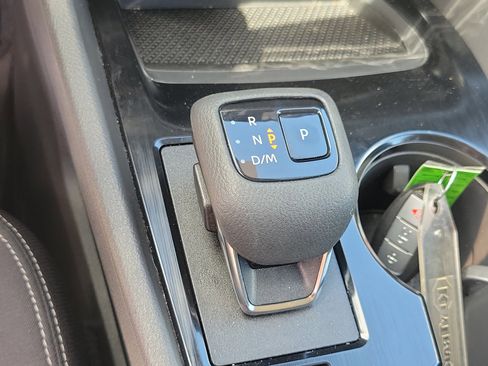 Used 2022 Nissan Rogue S image 24