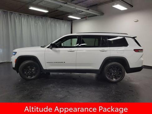 Used 2024 Jeep Grand Cherokee L Laredo AWD/4WD image 5