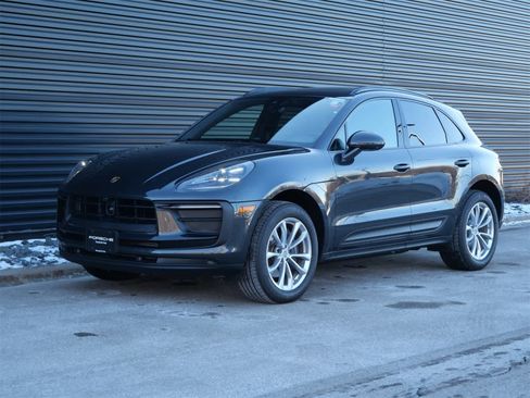 Certified 2025 Porsche Macan image 1