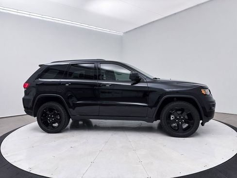 Used 2019 Jeep Grand Cherokee Laredo image 37