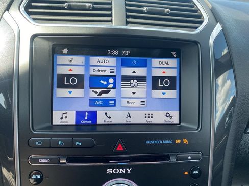 Used 2018 Ford Explorer Limited w/ Equipment Group 301A AWD/4WD image 22
