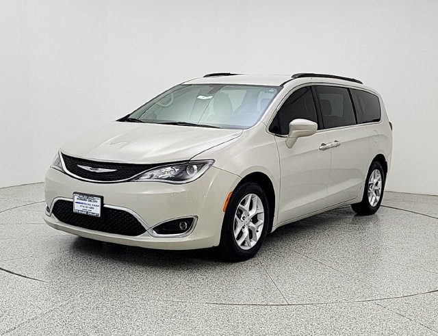 Used 2017 Chrysler Pacifica Touring-L w/ Tire & Wheel Group FWD image 1