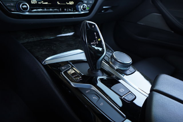 Used 2020 BMW 530e w/ Convenience Package RWD image 20