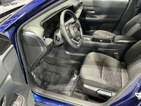 Used 2025 Nissan Kicks SV image 3