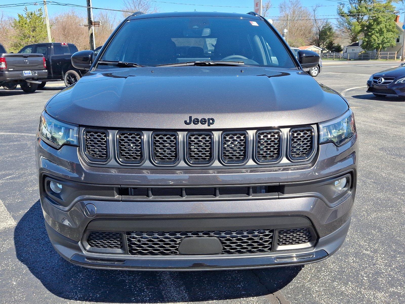 Used 2024 Jeep Compass Latitude w/ Convenience Group AWD/4WD image 2