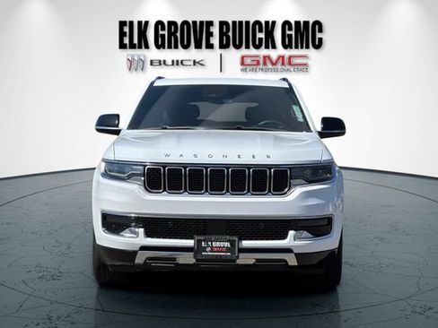 Used 2023 Jeep Wagoneer L Series III w/ Preferred Equipment Group AWD/4WD image 9
