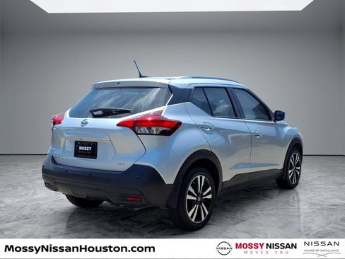 Used 2020 Nissan Kicks SV FWD image 7