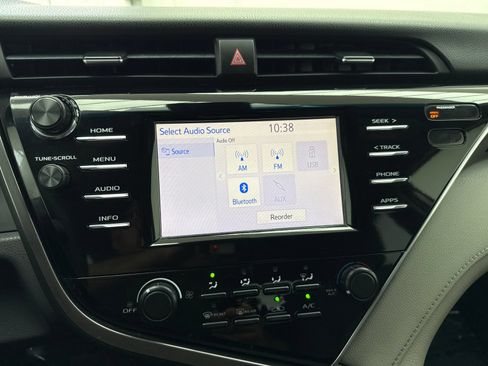 Used 2018 Toyota Camry LE FWD image 25