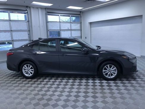 Used 2025 Toyota Camry LE image 34