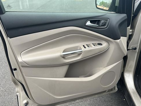 Used 2018 Ford Escape Titanium w/ Ford Safe & Smart Package image 9