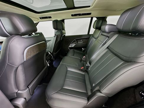 Used 2025 Land Rover Range Rover Long Wheelbase Autobiography image 26
