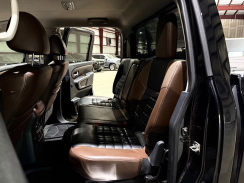 Used 2019 Nissan Titan Platinum Reserve w/ Platinum Utility Package image 18