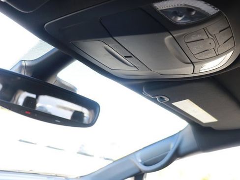 Used 2025 Chrysler Pacifica Select image 28