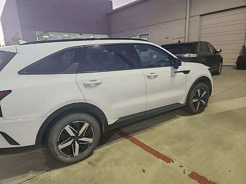 Used 2022 Kia Sorento EX image 14