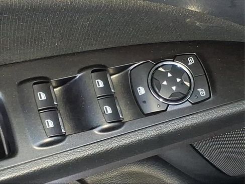 Used 2017 Ford Fusion SE w/ Fusion SE Technology Package image 13