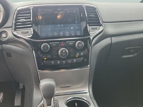 Used 2019 Jeep Grand Cherokee Altitude image 22