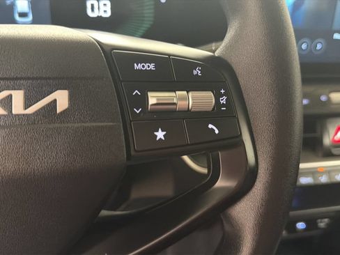 Used 2025 Kia K4 FWD image 18