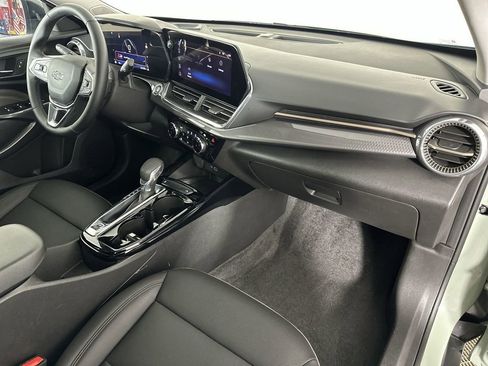 Used 2025 Chevrolet Trax ACTIV w/ Sunroof Package FWD image 30
