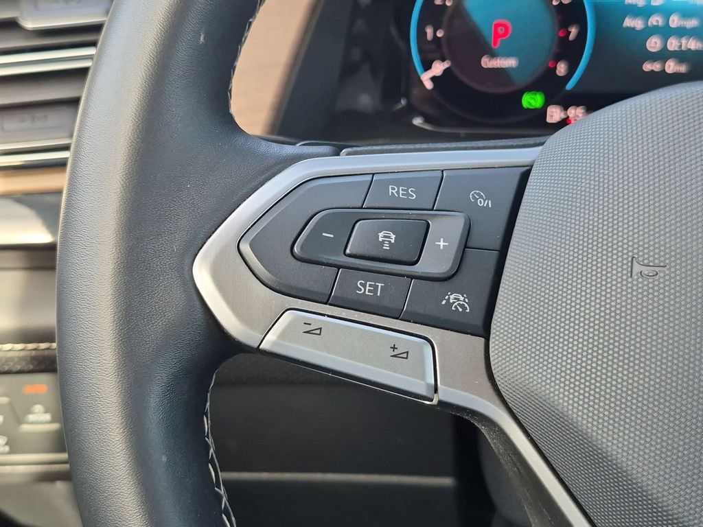 Used 2025 Volkswagen Atlas SE FWD image 21