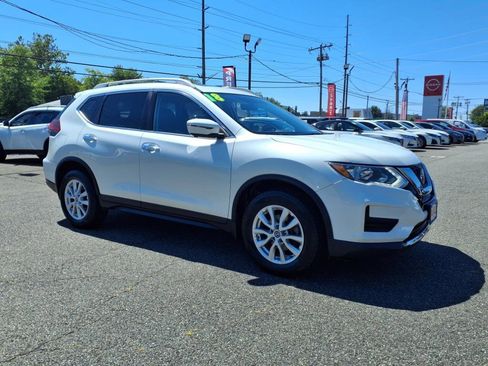 Used 2018 Nissan Rogue SV w/ Sun & Sound Touring Package AWD/4WD image 6