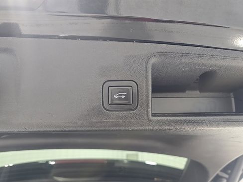 Used 2024 GMC Terrain SLT image 23