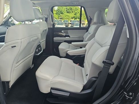 Used 2025 Ford Expedition Platinum w/ Driver's Package AWD/4WD image 11